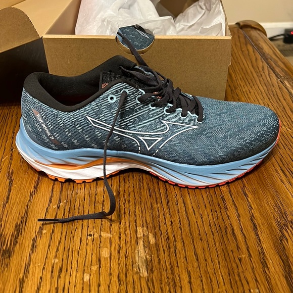 NWT Mizuno Mens 9 2E Wide Wave Inspire 19 Running Shoes in Blue/White - Picture 2 of 4